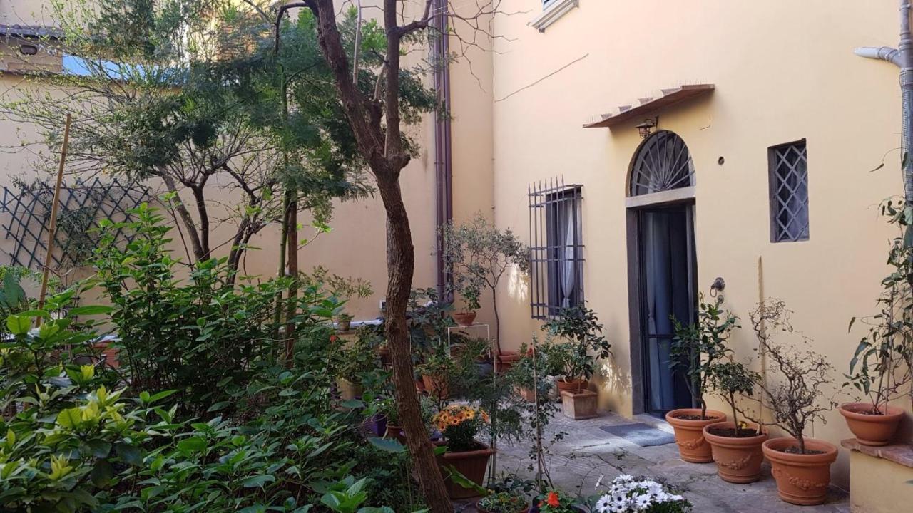 Cynthia'S Garden - Apartment With Private Garden In Santa Croce Florença Exterior foto