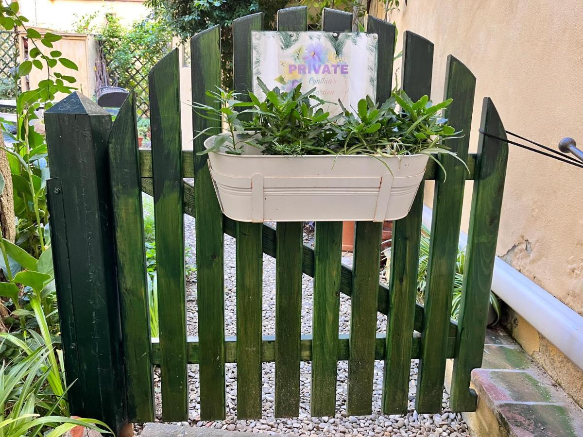 Cynthia'S Garden - Apartment With Private Garden In Santa Croce Florença Exterior foto